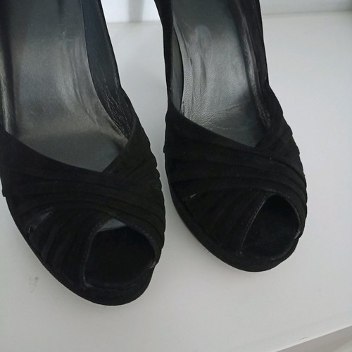 Stuart Weitzman Peep-Toe Black Pumps like new, size 37