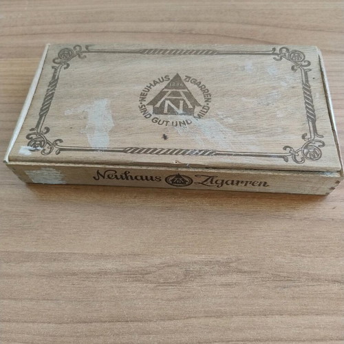 Neuhaus Zigarren collectible wooden cigarette box like new