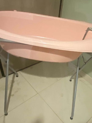 Bebe Stars baby bath with thermometer and stand like new