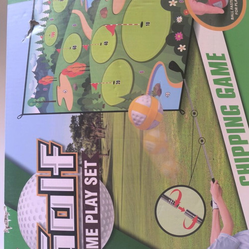 Children's golf like new with non-slip mat and clubs