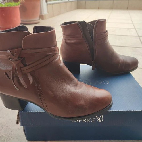 Caprice leather ankle boots size 38.5 used, cognac color