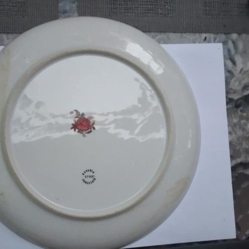 Vohenstrauss plate used, decorative with Oriole and floral design