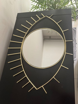 Gold Eye Mirror used