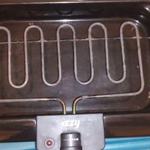 Izzy7115 Kentucky electric grill like new, large 44x22 cooking surface