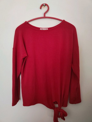BSB blouse with tie like new, red thin knit