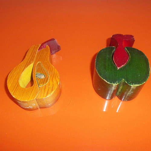 Wooden educational fruit toys used, set of 2 (pear and apple)