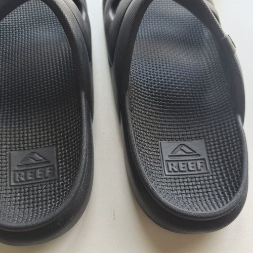 Reef Oasis men's slides black like new, size USA 8 (40-41)