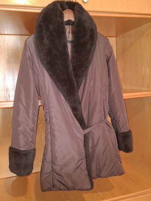Women's brown jacket with fur like new, size medium