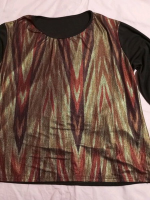 Women's blouse with gold shiny design like new