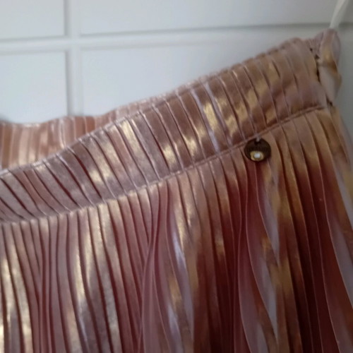 Toi&Moi pleated midi skirt like new, rose gold/bronze