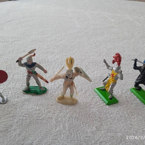 Miniature soldier figures used, set of 21 various eras