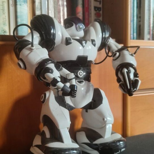 Robosapien robot used, functional without remote control