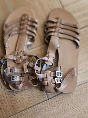 Leather sandals like new, beige, size 39