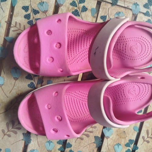 Crocs sandals size 34-35 fuchsia like new