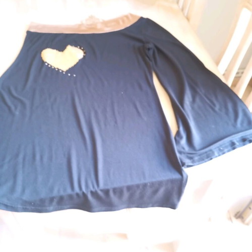 Dress with one sleeve and one shoulder exposed used, size L, black and gold
