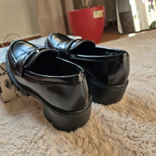 Loafers patent leather like new, size 37, black