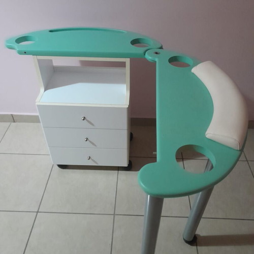 Manicure table movable like new