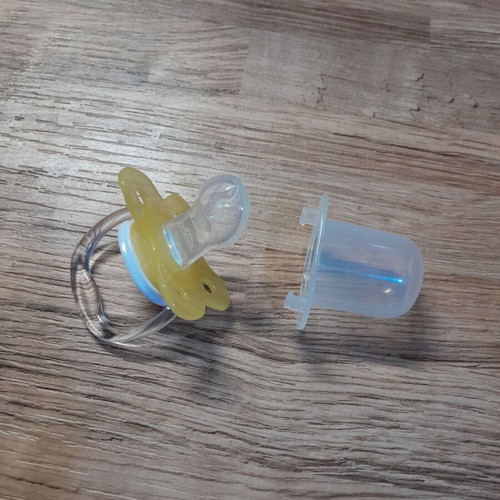 Mr Brown pacifiers new, set of 4, unused