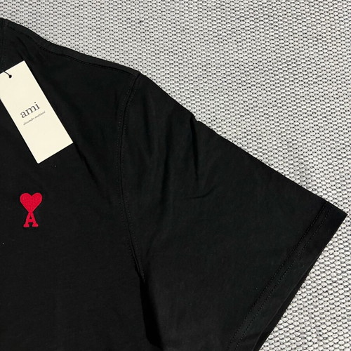 Ami Tee Large new, black and red