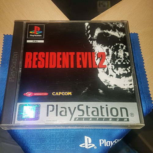 Resident Evil PS1 PAL English Platinum complete used