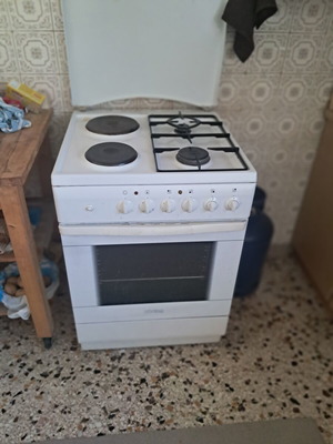 Kitchen stove with 2 gas and 2 electric burners