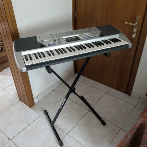 Casio keyboard like new with stand
