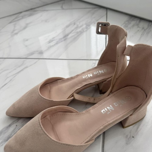 Beige pumps used size 36 with low heel and ankle strap