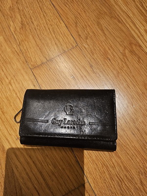 Leather key wallet Guy Laroche like new, black