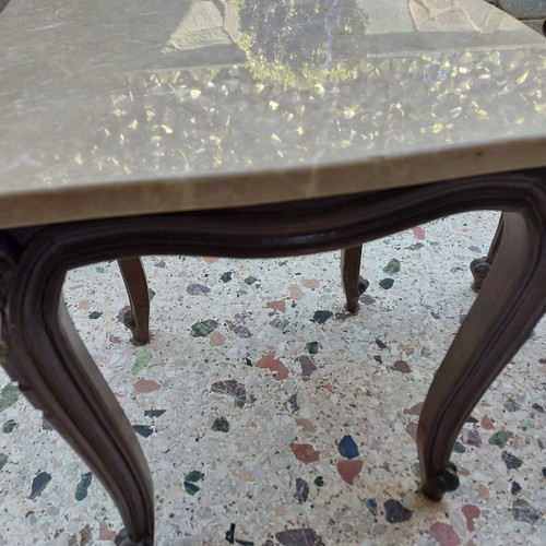 Vintage side tables pair with natural marble used