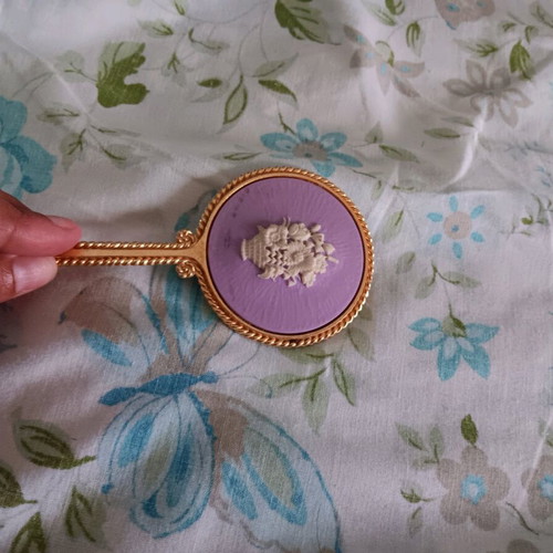 Doll mirror like new