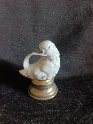 Decorative bird figurine