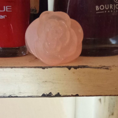 Rose Quartz Ring like new, rose-shaped