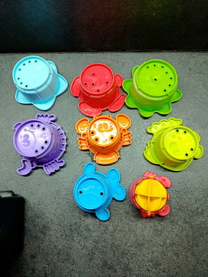 Παιχνίδι μπάνιου μεταχειρισμένο, βρεφικά στοιβαζόμενα κύπελλα 9 μηνών+