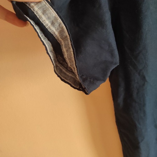 Linen long shirt in dark blue with decorative ribbing, like new