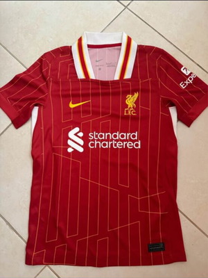 Nike Liverpool jersey size 1.37-1.47, like new
