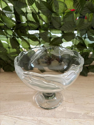 Glass footed bowl with embossed leaves like new