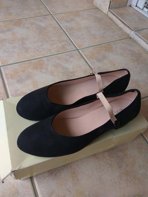 Bloch women's character dance shoes, UK 7½, black fabric with elastic strap