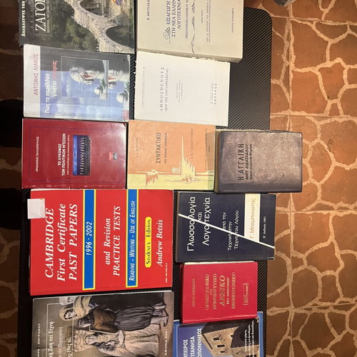 History books like new, pack of over 100 pieces