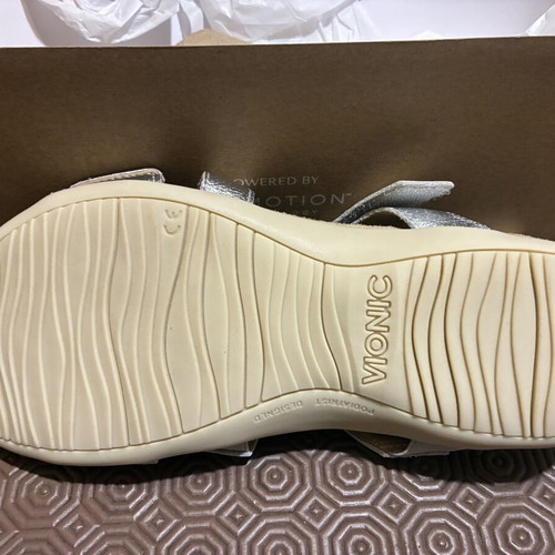 Vionic sandals new with orthopedic sole, silver