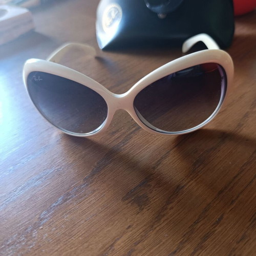 Ray-Ban vintage sunglasses used, white, lenses need replacement
