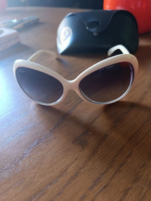 Ray-Ban vintage sunglasses used, white, lenses need replacement