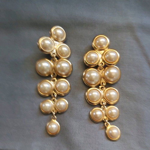Vintage women's earrings used with metal and pearl, large with clip