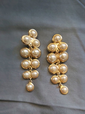 Vintage women's earrings used with metal and pearl, large with clip