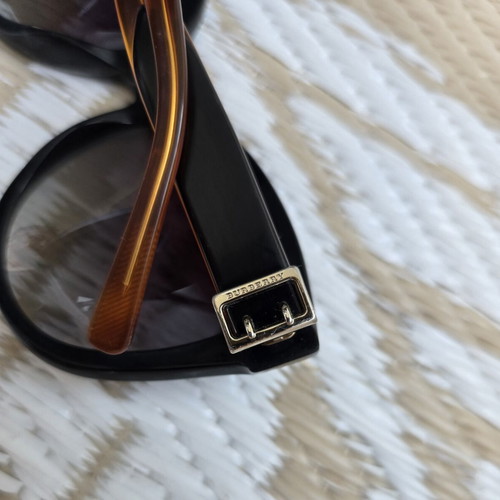 Burberry sunglasses like new, black and brown with metal logo buckle