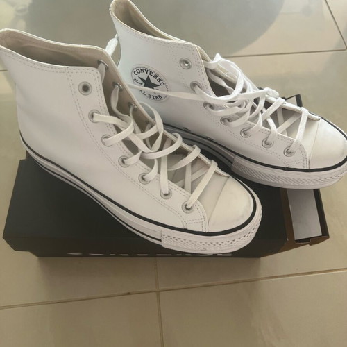 women's sneaker
