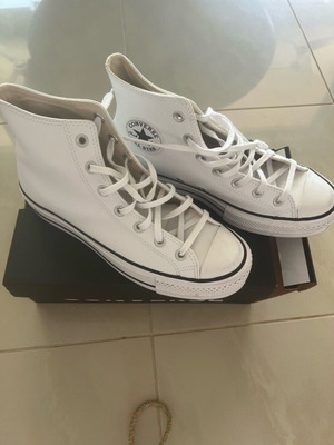 women's sneaker