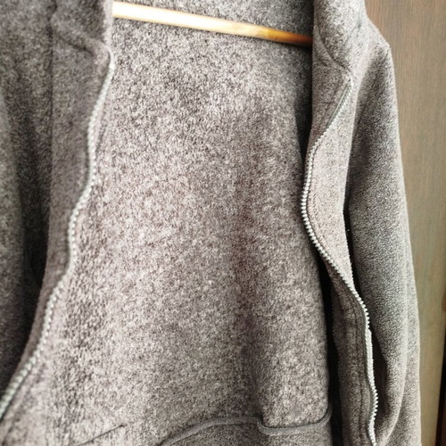 Crop gray hoodie jacket used, size Medium