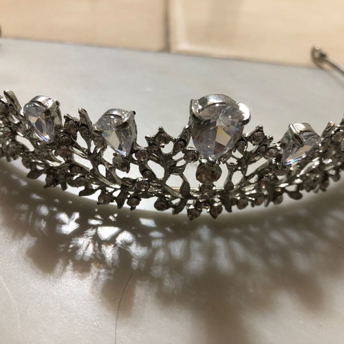 Bridal tiara like new