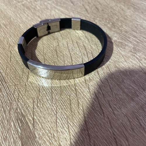 Bracelet new with engraved date 2016-2019, black and silver