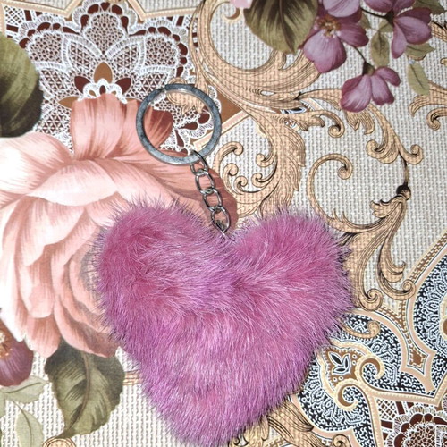 Fuchsia heart keychain like new